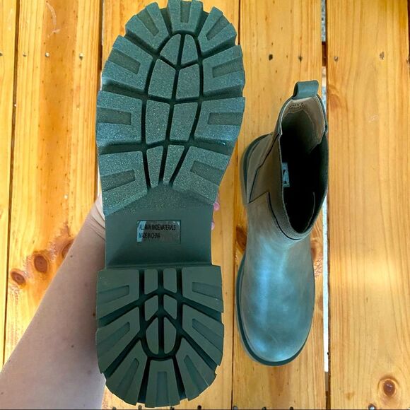 NWOT DV Dolce Vita Brody Chelsea Boot - Picture 2 of 6